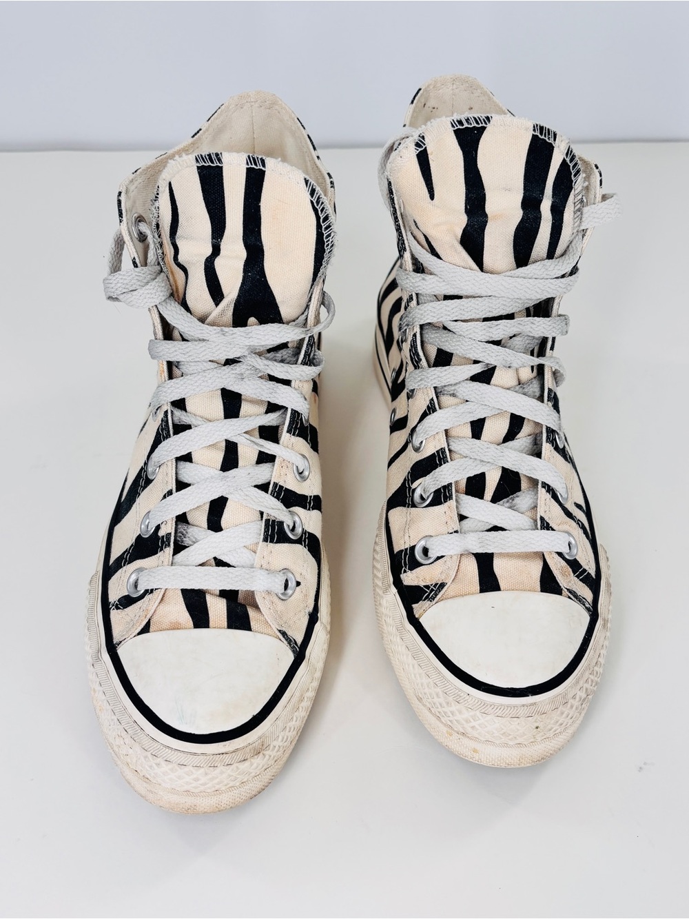 Converse High-Top Women’s Sneakers in Black & Cream Zebra Print Size 8.5 - Picture 2 of 6